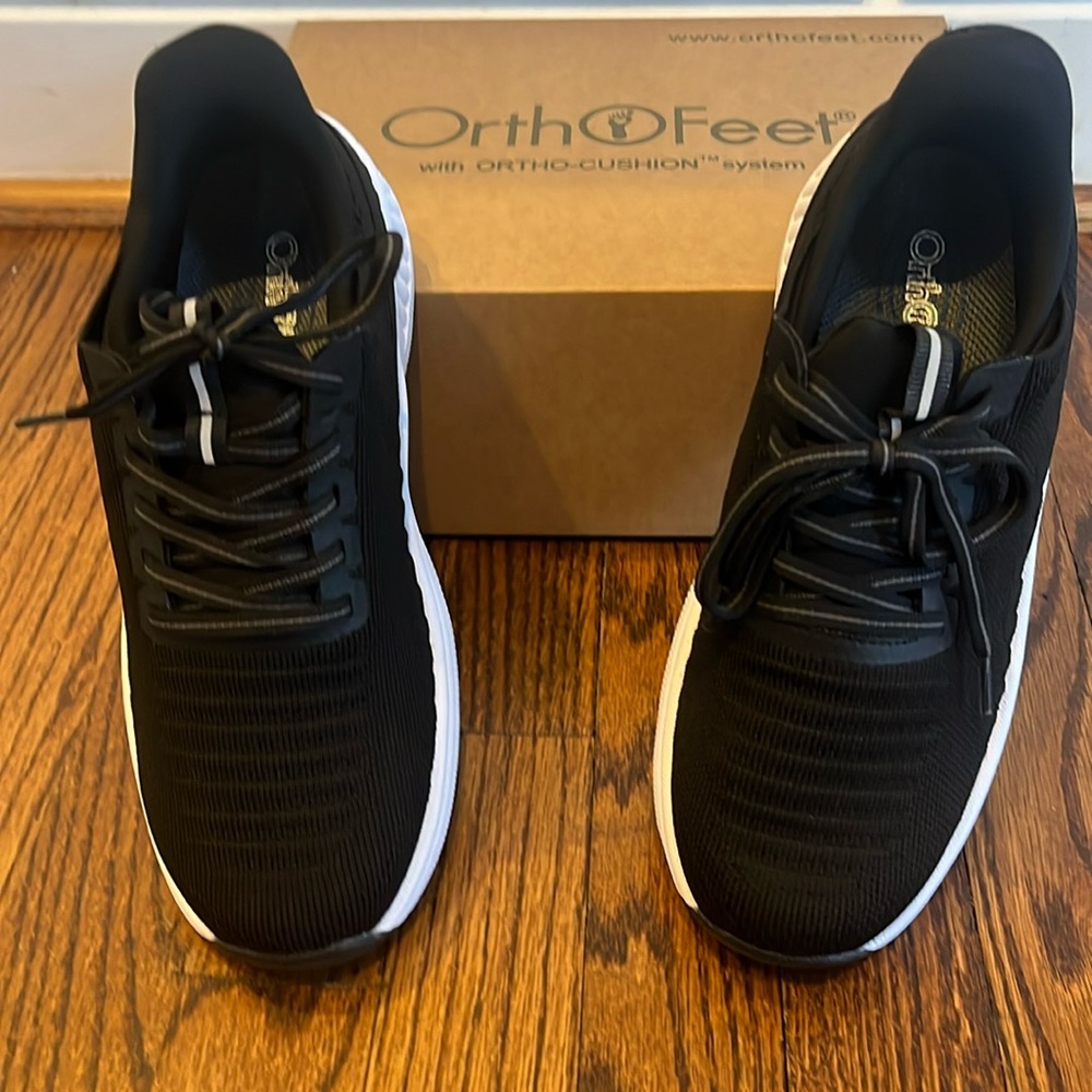 New in box!! Orthofeet black sneakers size 6
